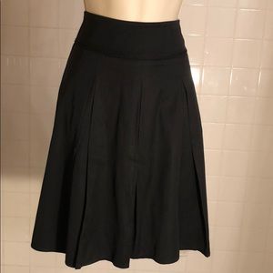WHITE HOUSE BLACK MARKET SKIRT SZ 0